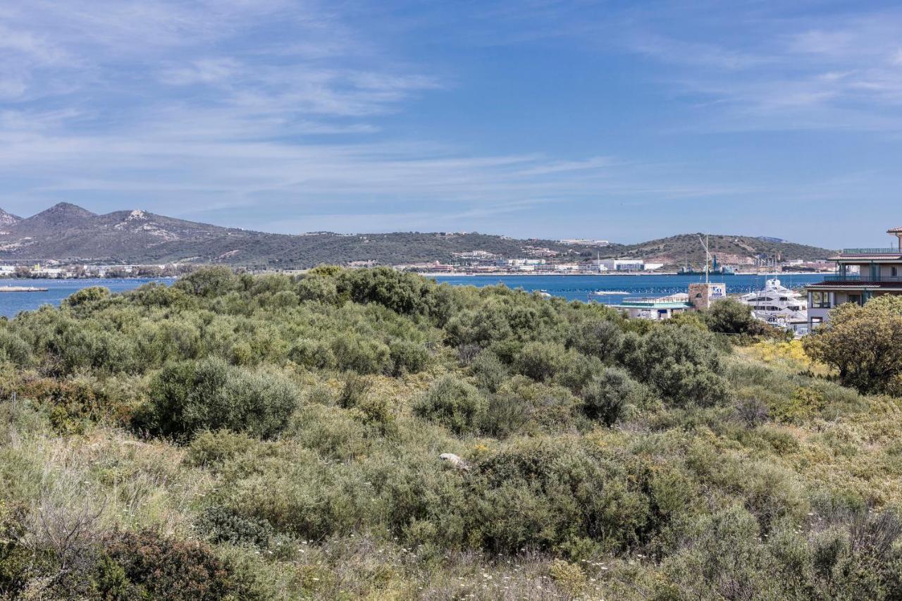 Homey Experience - Navy Sea View Apartments Olbia Esterno foto